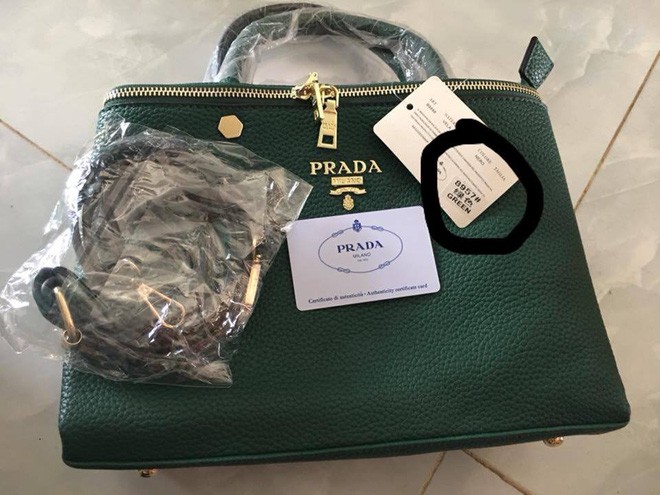 Chụp ảnh túi xách được tặng lên hỏi hàng xịn hay nhái, người phụ nữ bị gạch đá túi bụi vì vô duyên Chụp ảnh túi xách được tặng lên hỏi hàng xịn hay nhái, người phụ nữ bị gạch đá túi bụi vì vô duyên