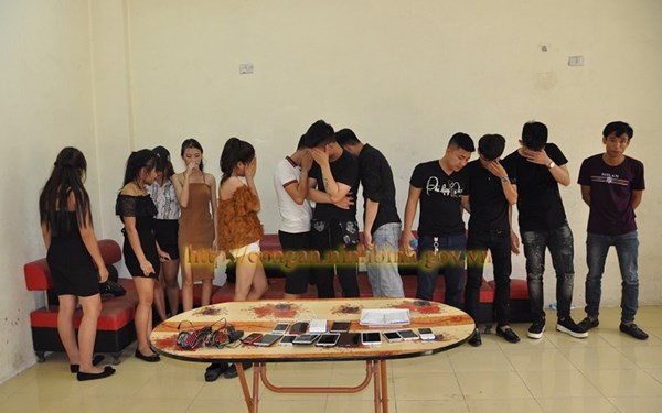 Ninh Bình: Bắt quả tang 9 đối tượng đang sử dụng ma túy