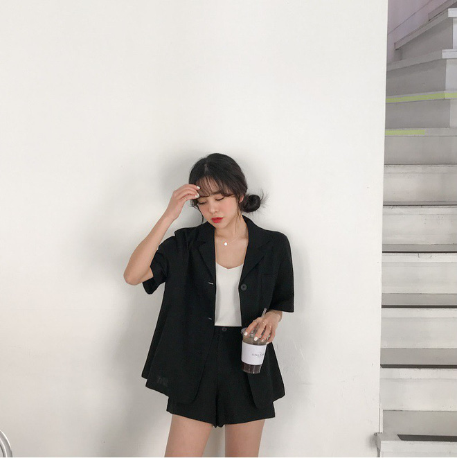 Nếu lười mix đồ, các nàng cứ diện set cả cây này để vừa tiết kiệm thời gian mà trông vẫn xinh xắn vô cùng Nếu lười mix đồ, các nàng cứ diện set cả cây này để vừa tiết kiệm thời gian mà trông vẫn xinh xắn vô cùng