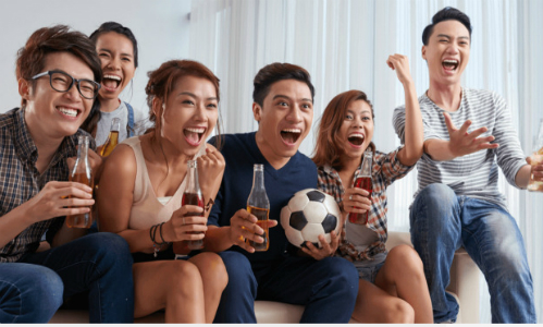 Mẹo giữ sức khỏe khi thức khuya xem World Cup
