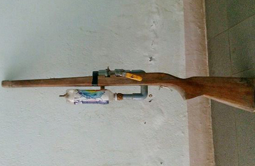 Một học sinh tử vong khi làm súng tự chế