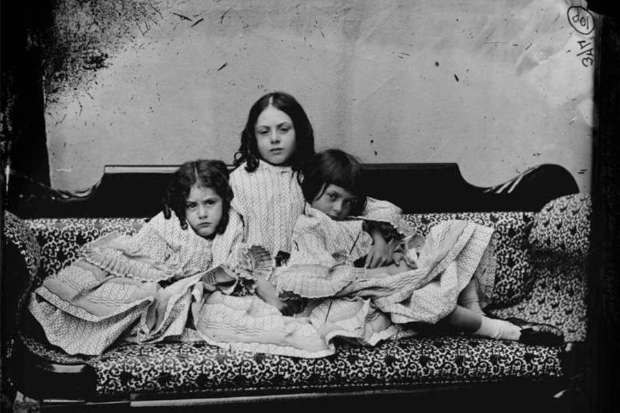 Alice ở xứ sở thần tiên: Câu chuyện trẻ em nhuốm màu đen tối và cuộc đời Alice ngoài đời thật khiến nhiều người ngỡ ngàng