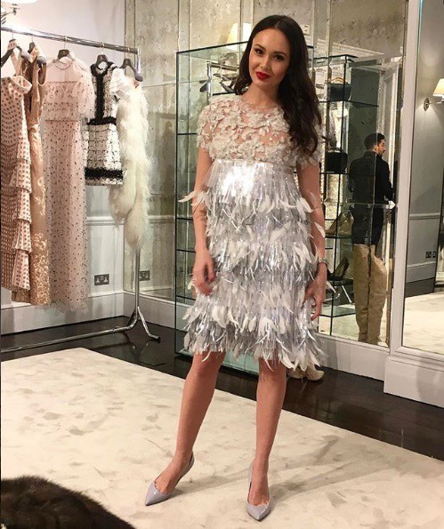 Nhan sắc bốc lửa của búp bê Nga hát trong lễ khai mạc World Cup 2018