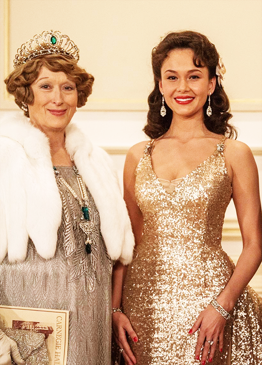 Nhan sắc bốc lửa của búp bê Nga hát trong lễ khai mạc World Cup 2018