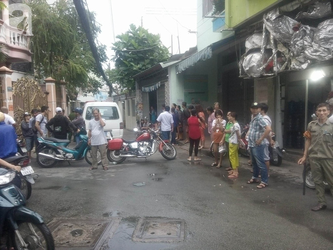 TP.HCM: Vợ về nhà bàng hoàng phát hiện chồng con đã chết, trên người có nhiều vết chém nghi bị sát hại