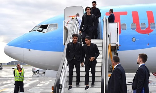 Thời trang sành điệu của các cầu thủ khi tới Nga dự World Cup