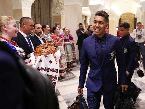 Thời trang sành điệu của các cầu thủ khi tới Nga dự World Cup