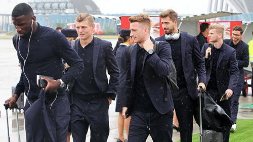 Thời trang sành điệu của các cầu thủ khi tới Nga dự World Cup