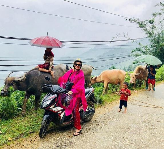 Smalling đánh vần tiếng Việt siêu giỏi khi đi học ở Hạ Long Smalling đánh vần tiếng Việt siêu giỏi khi đi học ở Hạ Long