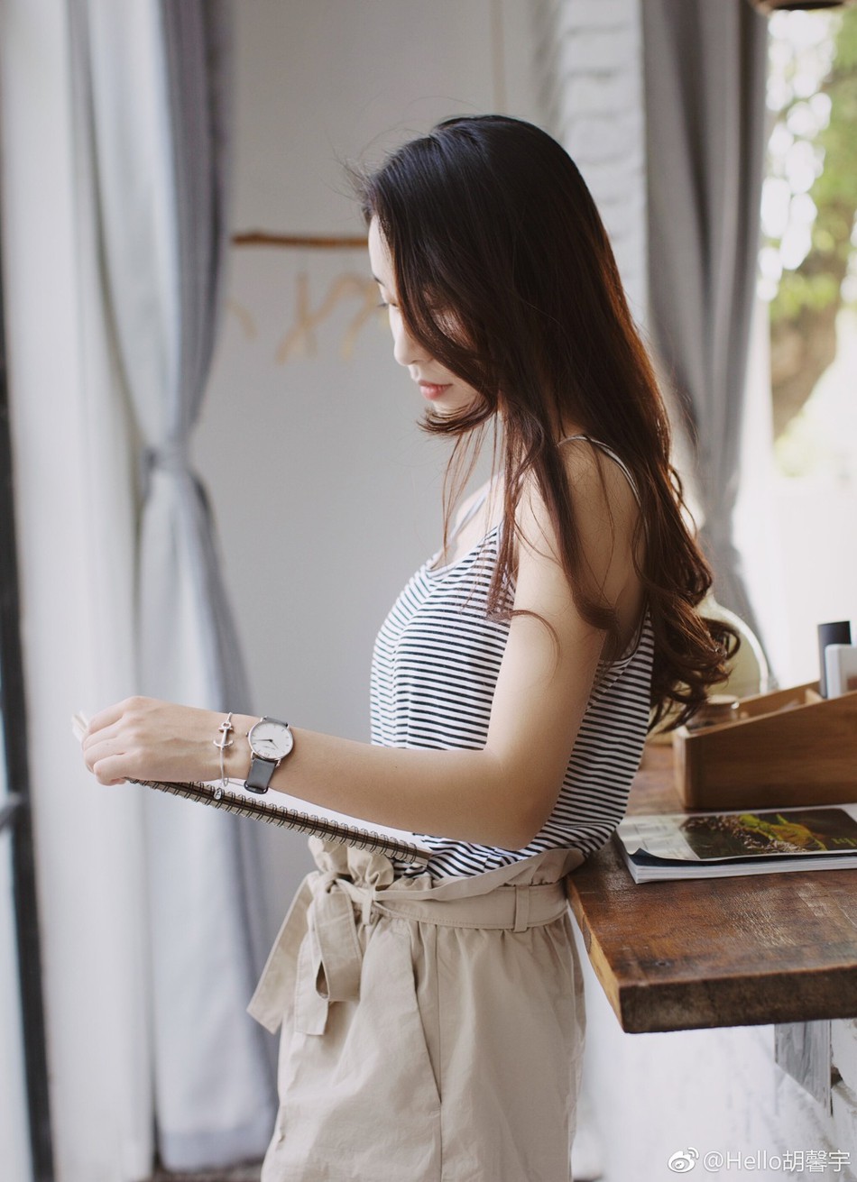 Đốn tim bằng loạt hình quá xinh đẹp với áo cử nhân, nữ sinh này còn khiến dân mạng rần rần đi tìm danh tiếng trường đại học Đốn tim bằng loạt hình quá xinh đẹp với áo cử nhân, nữ sinh này còn khiến dân mạng rần rần đi tìm danh tiếng trường đại học