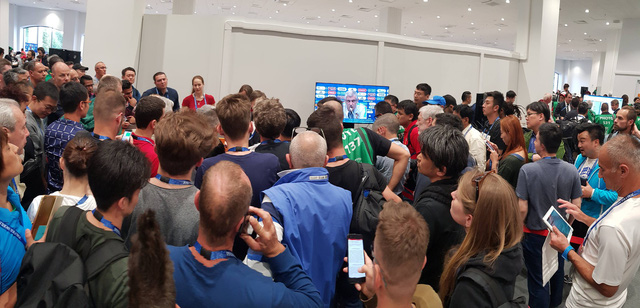 Vừa khai mạc World Cup, FIFA đã khiến phóng viên nổi giận