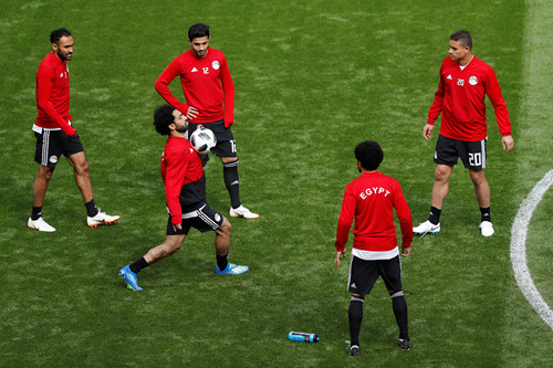 Suarez, Cavani vô duyên, Uruguay thắng Ai Cập nhờ bàn của trung vệ