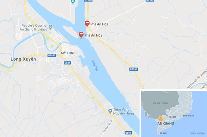 Một cảnh sát mất tích khi ca nô lao vào sà lan trên sông Hậu