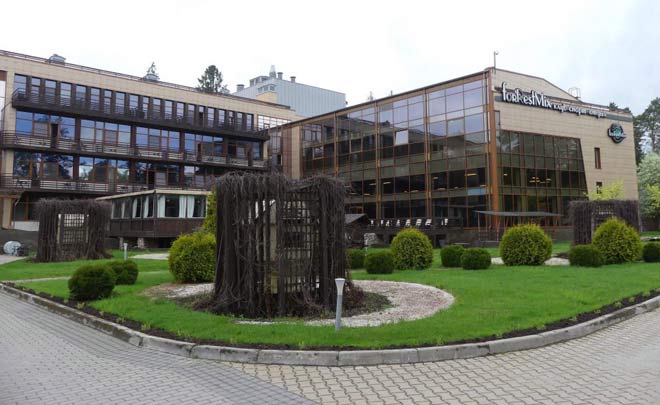 ĐT Anh thả cửa chuyện ấy World Cup: Chân dài ve vãn quanh khách sạn