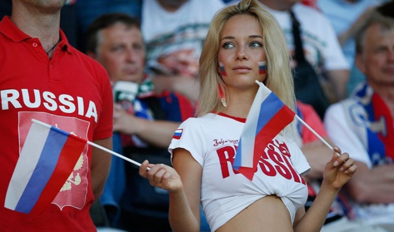 Cổ vũ World Cup: Gái đẹp nước Nga gợi cảm mê hồn, Ả Rập Saudi kín như bưng Cổ vũ World Cup: Gái đẹp nước Nga gợi cảm mê hồn, Ả Rập Saudi kín như bưng