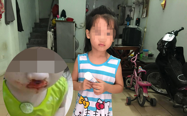 Thông tin bất ngờ vụ bé gái bị mẹ đánh, chửi phát trên facebook Thông tin bất ngờ vụ bé gái bị mẹ đánh, chửi phát trên facebook