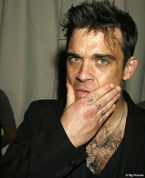 Cuộc sống bê bối của ca sĩ có hành động phản cảm trong lễ khai mạc World Cup 2018