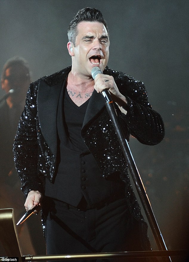 Cuộc sống bê bối của ca sĩ có hành động phản cảm trong lễ khai mạc World Cup 2018