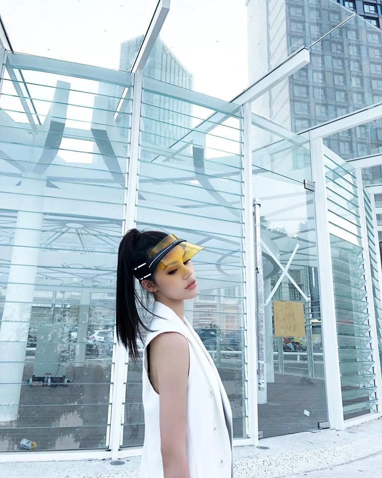 Tín đồ thời trang lăng xê nhiệt tình mũ chống nắng nửa đầu