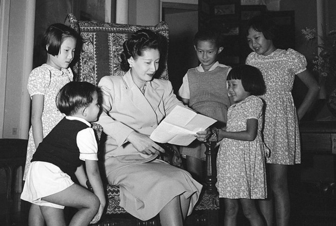 Bức thư gửi bồ nhí của chồng và cách ghen đầy kiêu hãnh của Nam Phương Hoàng hậu