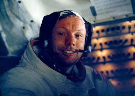 Bằng chứng Neil Armstrong chạm trán người ngoài hành tinh trên Mặt Trăng?