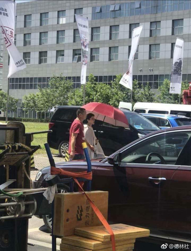 Phạm Băng Băng tươi cười thoải mái giữa cơn bão scandal có con riêng, bỏ quốc tịch Trung Quốc