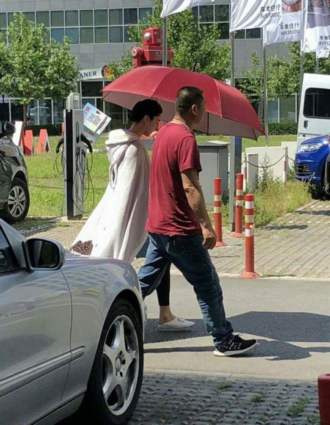 Phạm Băng Băng tươi cười thoải mái giữa cơn bão scandal có con riêng, bỏ quốc tịch Trung Quốc