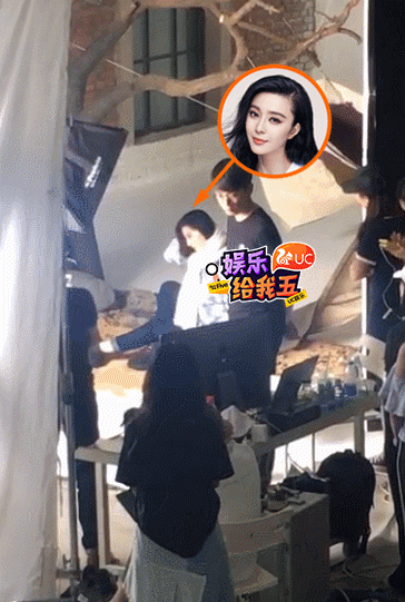 Phạm Băng Băng tươi cười thoải mái giữa cơn bão scandal có con riêng, bỏ quốc tịch Trung Quốc