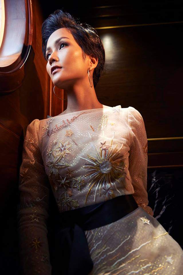 HHen Niê và Lý Nhã Kỳ cùng hoá nữ thần mùa hè khi đụng váy