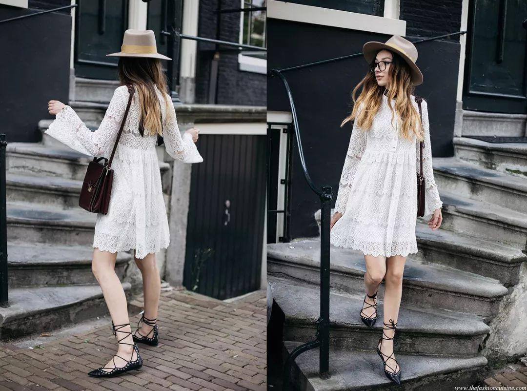 Mặc váy đâu phải cứ giày cao gót mới đẹp, đi giày dép bệt cũng chất không kém! Mặc váy đâu phải cứ giày cao gót mới đẹp, đi giày dép bệt cũng chất không kém!