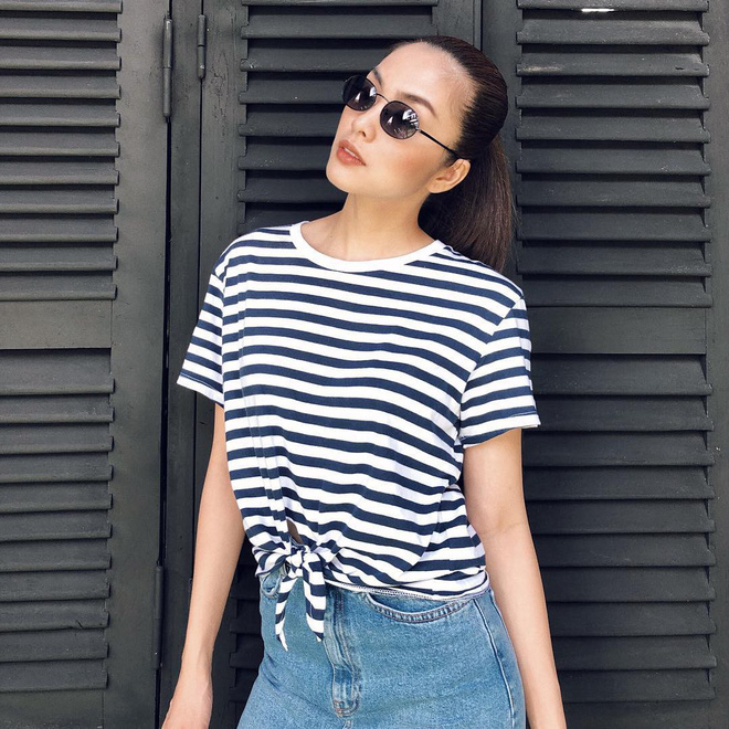 Chỉ với áo phông kẻ và quần jeans, một mình Hà Tăng cân cả street style sao Việt tuần này