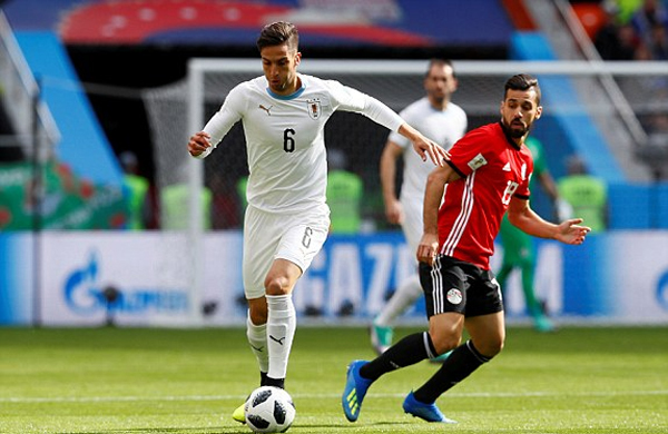 Suarez, Cavani vô duyên, Uruguay thắng Ai Cập nhờ bàn của trung vệ