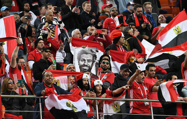 Suarez, Cavani vô duyên, Uruguay thắng Ai Cập nhờ bàn của trung vệ