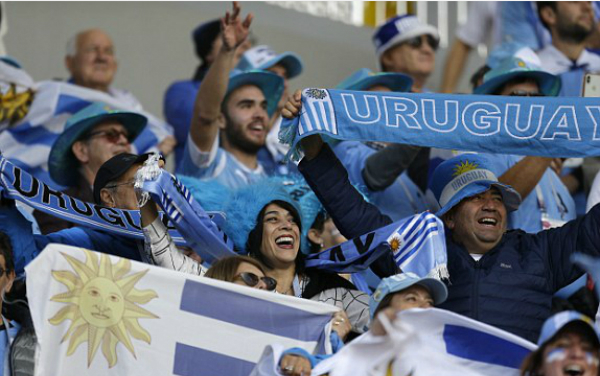 Suarez, Cavani vô duyên, Uruguay thắng Ai Cập nhờ bàn của trung vệ