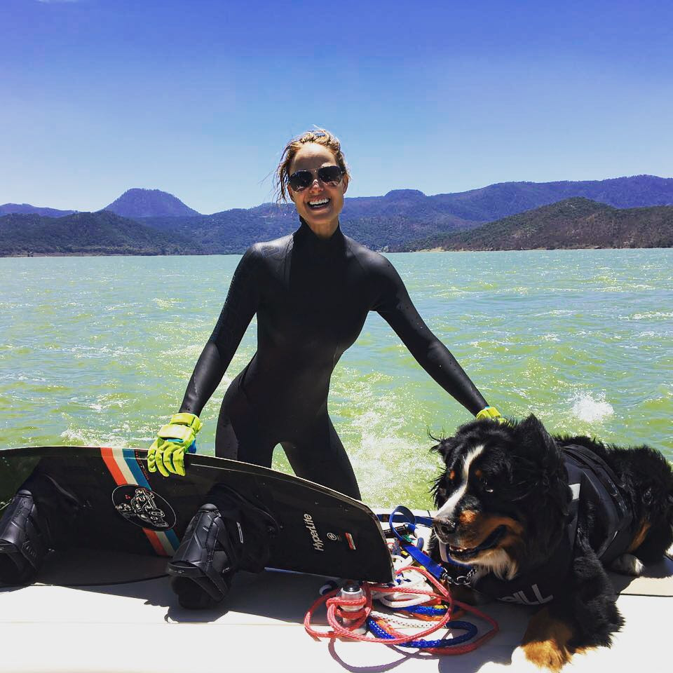 Nữ phóng viên quyến rũ nhất World Cup 2014 thay đổi thế nào sau 4 năm?