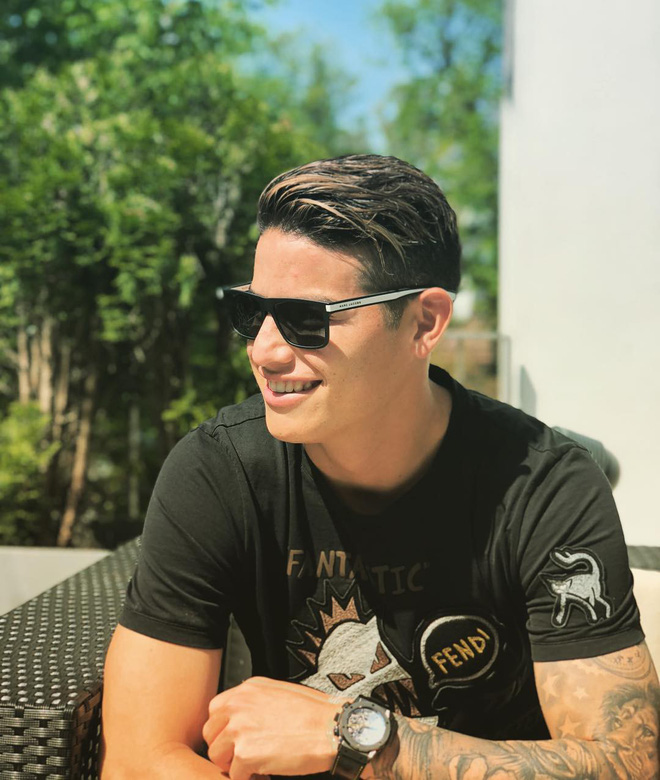 Ngắm không hết trai đẹp ở World Cup 2018, thêm chàng tiền vệ Colombia khiến chị em ngẩn ngơ