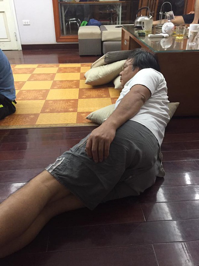 Người ông hào hứng rủ cả nhà xem World Cup, 15 phút sau bỗng im lặng khiến con cháu phải ngoái lại nhìn