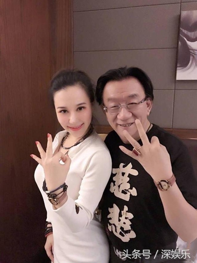 Sao Hoa ngữ U80 cặp kè nữ đệ tử gốc Việt kém 46 tuổi nóng bỏng Sao Hoa ngữ U80 cặp kè nữ đệ tử gốc Việt kém 46 tuổi nóng bỏng