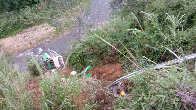 Hiện trường chiếc xe lao xuống vực ở đèo Lò Xo khiến 2 trẻ em tử vong