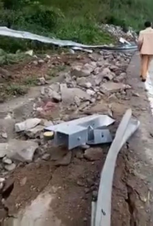 Hiện trường chiếc xe lao xuống vực ở đèo Lò Xo khiến 2 trẻ em tử vong