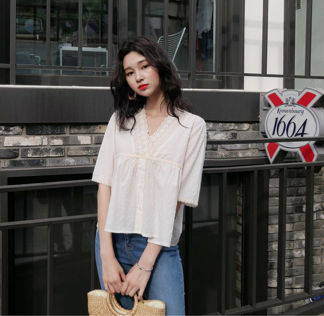 5 dáng áo blouse này đã gây sốt suốt từ đầu hè, hội chị em bánh bèo không nên bỏ qua bất cứ mẫu nào 5 dáng áo blouse này đã gây sốt suốt từ đầu hè, hội chị em bánh bèo không nên bỏ qua bất cứ mẫu nào