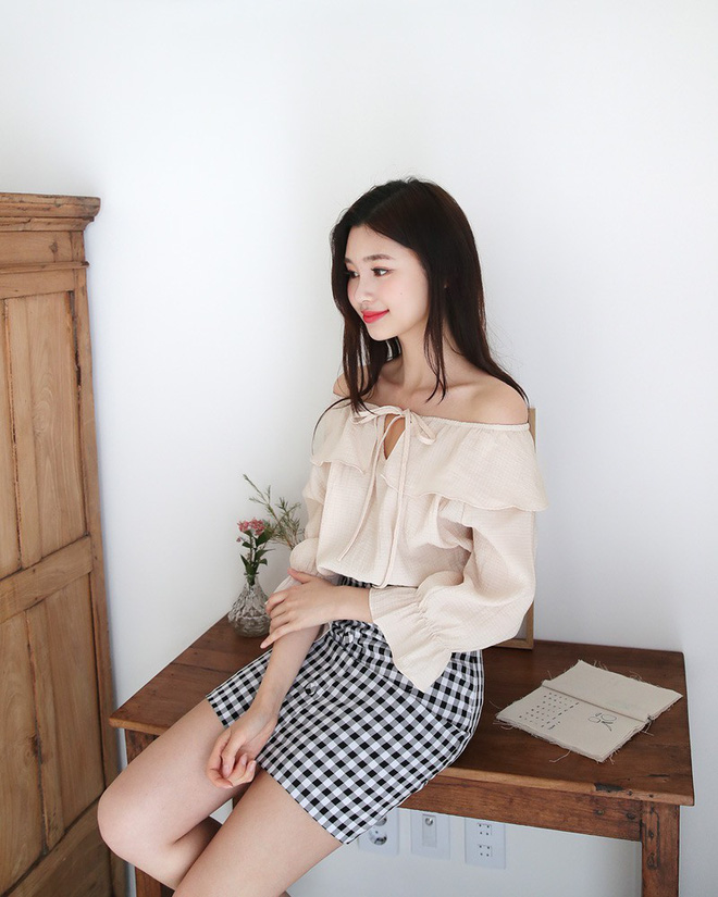 5 dáng áo blouse này đã gây sốt suốt từ đầu hè, hội chị em bánh bèo không nên bỏ qua bất cứ mẫu nào 5 dáng áo blouse này đã gây sốt suốt từ đầu hè, hội chị em bánh bèo không nên bỏ qua bất cứ mẫu nào