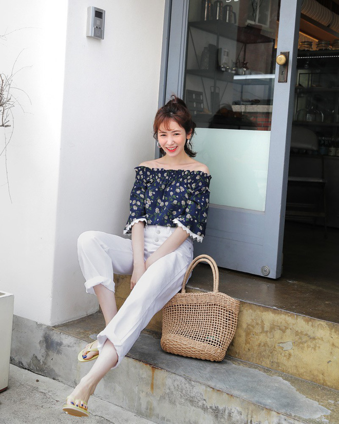 5 dáng áo blouse này đã gây sốt suốt từ đầu hè, hội chị em bánh bèo không nên bỏ qua bất cứ mẫu nào 5 dáng áo blouse này đã gây sốt suốt từ đầu hè, hội chị em bánh bèo không nên bỏ qua bất cứ mẫu nào