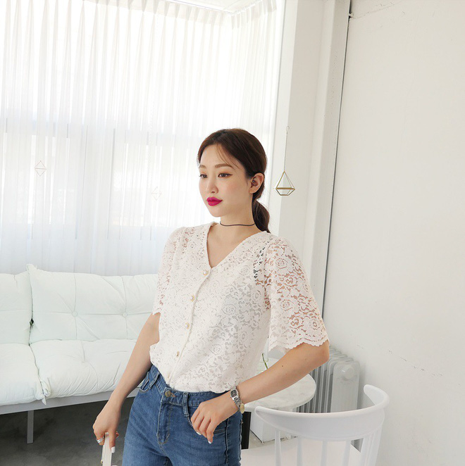 5 dáng áo blouse này đã gây sốt suốt từ đầu hè, hội chị em bánh bèo không nên bỏ qua bất cứ mẫu nào 5 dáng áo blouse này đã gây sốt suốt từ đầu hè, hội chị em bánh bèo không nên bỏ qua bất cứ mẫu nào