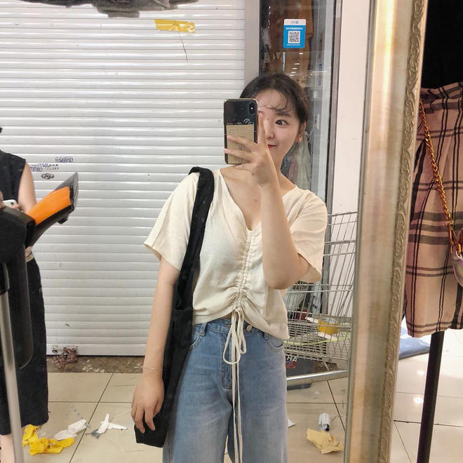 5 dáng áo blouse này đã gây sốt suốt từ đầu hè, hội chị em bánh bèo không nên bỏ qua bất cứ mẫu nào 5 dáng áo blouse này đã gây sốt suốt từ đầu hè, hội chị em bánh bèo không nên bỏ qua bất cứ mẫu nào