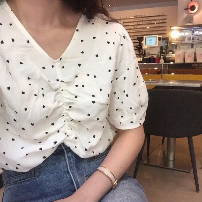 5 dáng áo blouse này đã gây sốt suốt từ đầu hè, hội chị em bánh bèo không nên bỏ qua bất cứ mẫu nào 5 dáng áo blouse này đã gây sốt suốt từ đầu hè, hội chị em bánh bèo không nên bỏ qua bất cứ mẫu nào