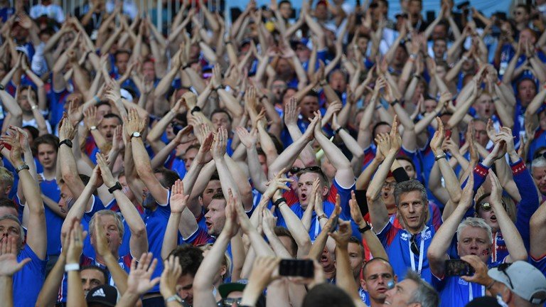 Messi hỏng penalty, Argentina ra quân thảm họa