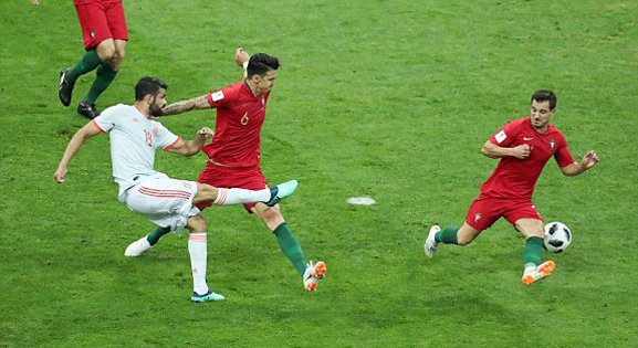 Ronaldo nổ hat-trick, Bồ Đào Nha rượt đuổi ngoạn mục Tây Ban Nha Ronaldo nổ hat-trick, Bồ Đào Nha rượt đuổi ngoạn mục Tây Ban Nha