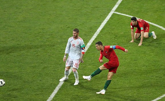 Ronaldo nổ hat-trick, Bồ Đào Nha rượt đuổi ngoạn mục Tây Ban Nha Ronaldo nổ hat-trick, Bồ Đào Nha rượt đuổi ngoạn mục Tây Ban Nha