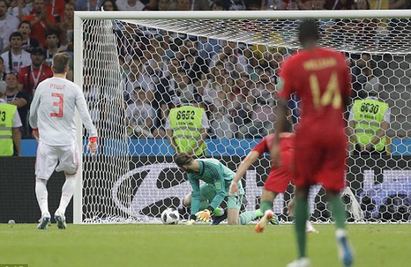 Ronaldo nổ hat-trick, Bồ Đào Nha rượt đuổi ngoạn mục Tây Ban Nha Ronaldo nổ hat-trick, Bồ Đào Nha rượt đuổi ngoạn mục Tây Ban Nha